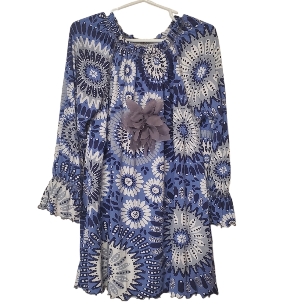 Girl's size 6/7 Mis Tee V-us blue, white, & grey print with flower detail tunic